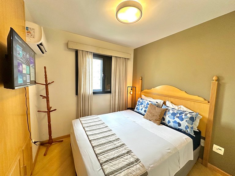 Flat Moderno c/ Janela Antirruído, Garagem, Piscina e Sauna