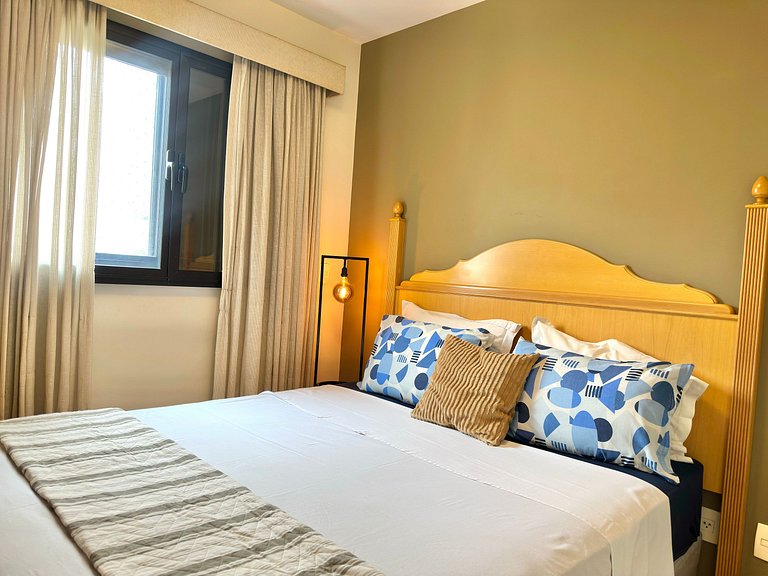 Flat Moderno c/ Janela Antirruído, Garagem, Piscina e Sauna