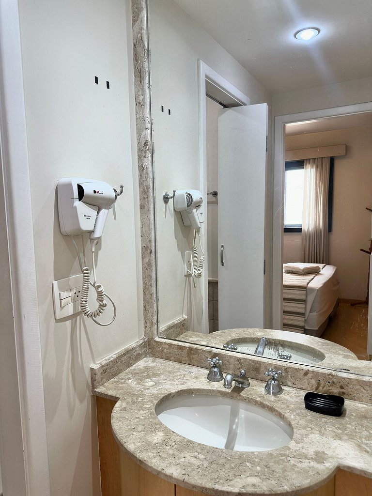Flat luxo, Janela Antirruído, Garagem, serviços
