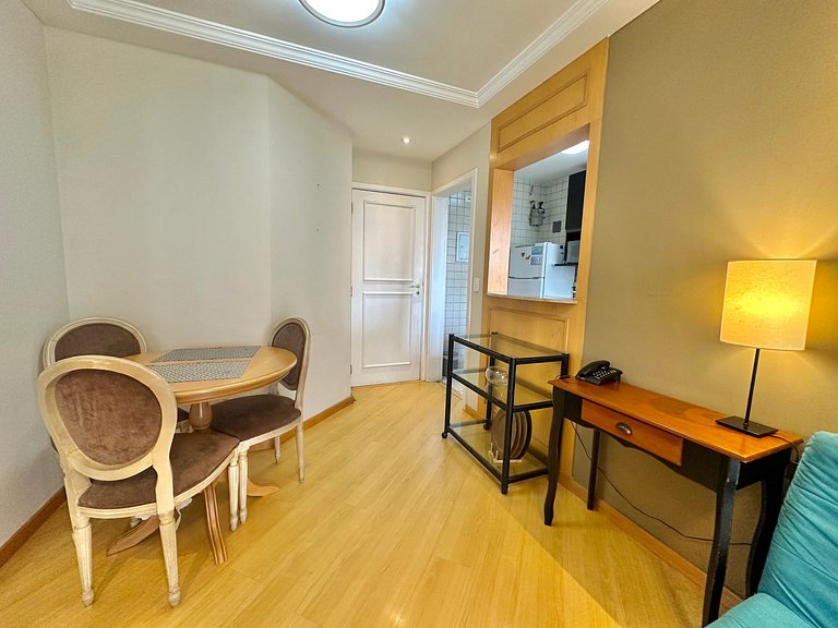 Flat Moderno c/ Janela Antirruído, Garagem, Piscina e Sauna