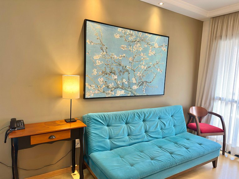 Flat Moderno c/ Janela Antirruído, Garagem, Piscina e Sauna