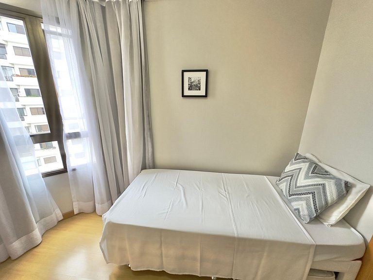 Flat 2 quartos, 02 banheiros e estacionamento