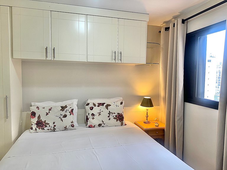 Flat 2 quartos, 02 banheiros e estacionamento