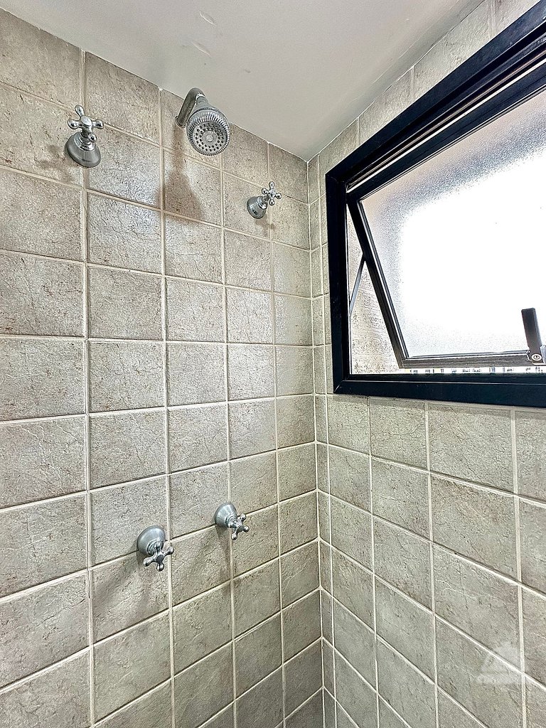 Flat 2 quartos, 02 banheiros e estacionamento