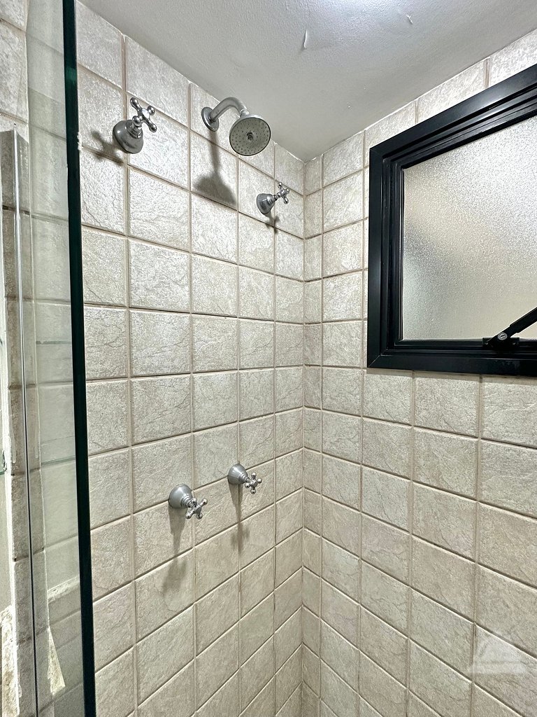 Flat 2 quartos, 02 banheiros e estacionamento