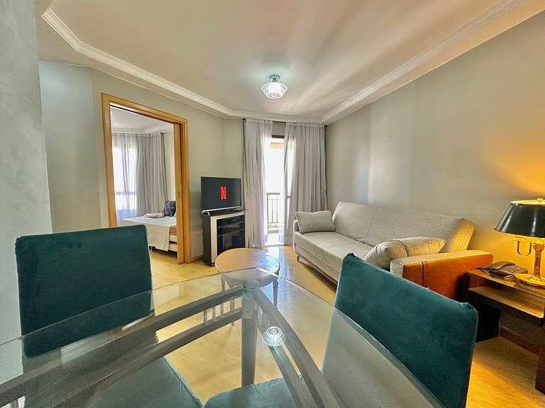 Flat 2 quartos, 02 banheiros e estacionamento