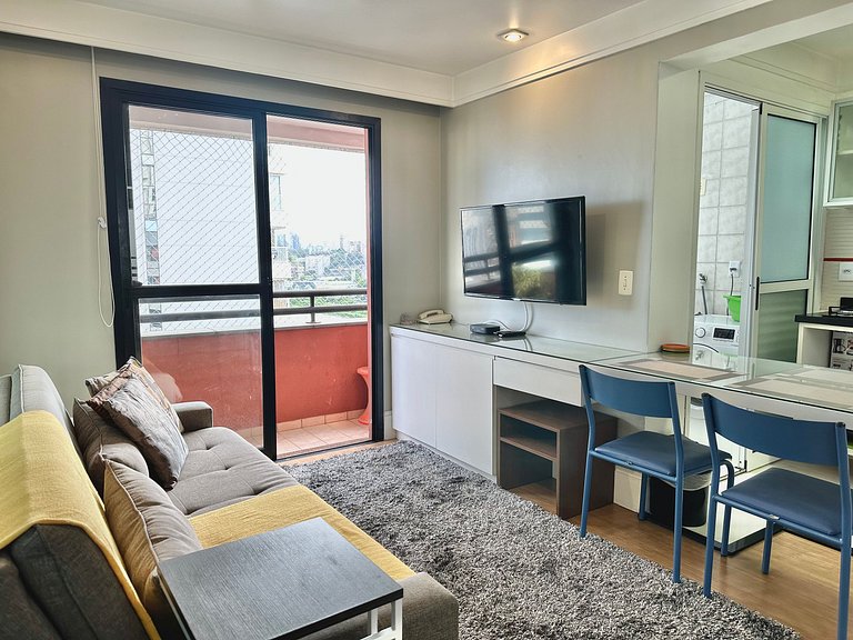 Flat Berrini 2 quartos, 2 suítes, estacionamento gratuito