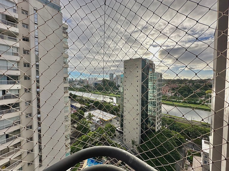 Flat Berrini 2 quartos, 2 suítes, estacionamento gratuito