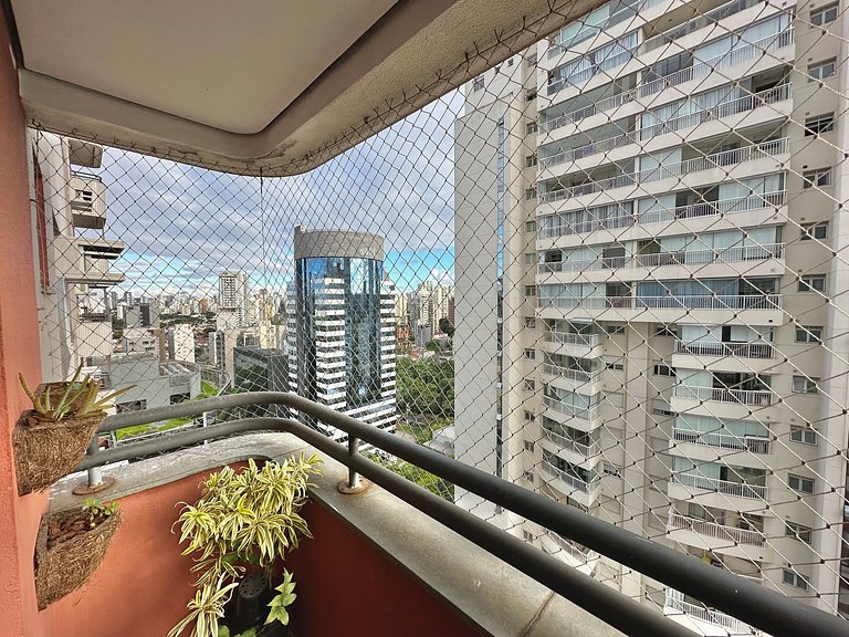 Flat Berrini 2 quartos, 2 suítes, estacionamento gratuito