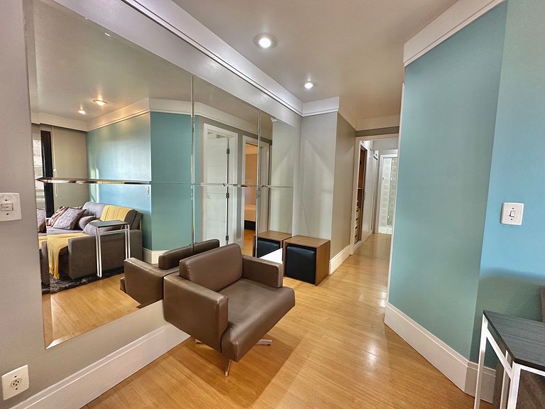 Flat Berrini 2 quartos, 2 suítes, estacionamento gratuito