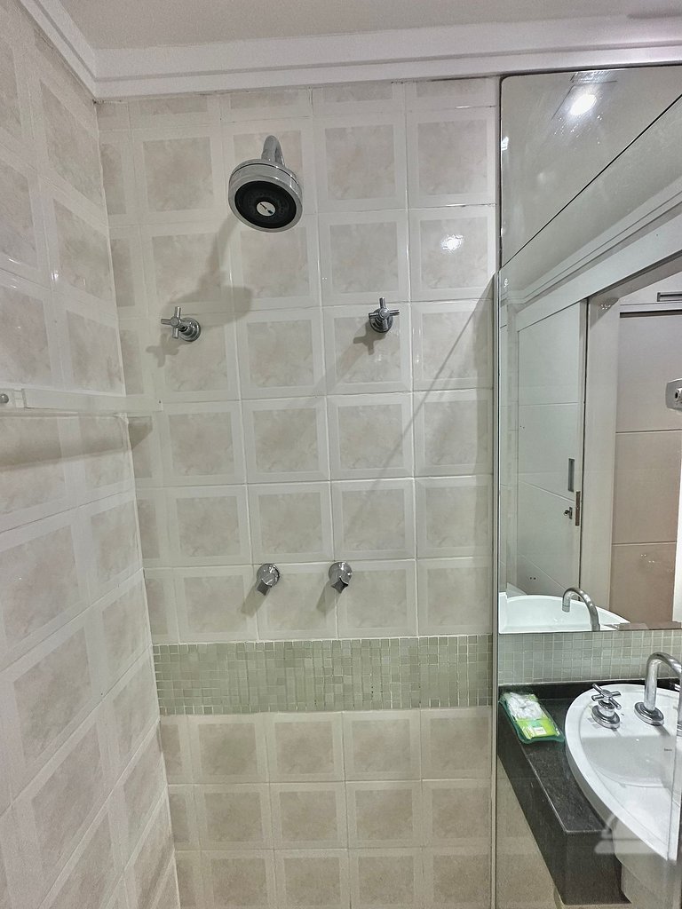 Flat Berrini 2 quartos, 2 suítes, estacionamento gratuito