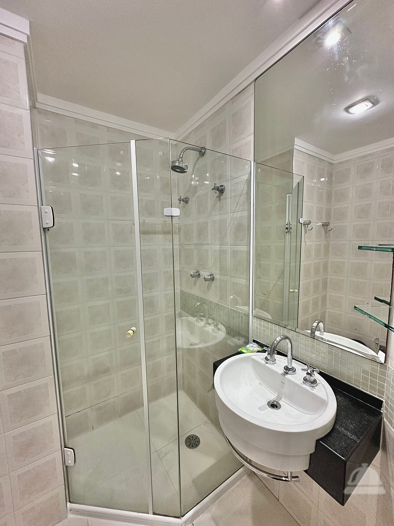 Flat Berrini 2 quartos, 2 suítes, estacionamento gratuito