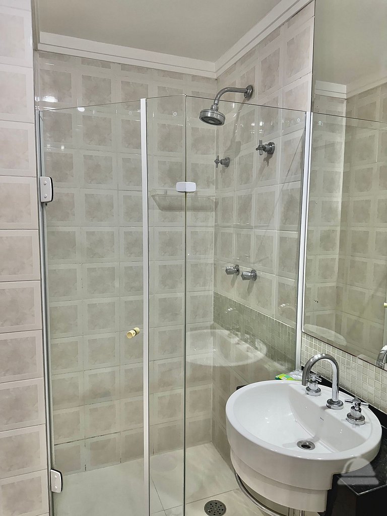 Flat Berrini 2 quartos, 2 suítes, estacionamento gratuito