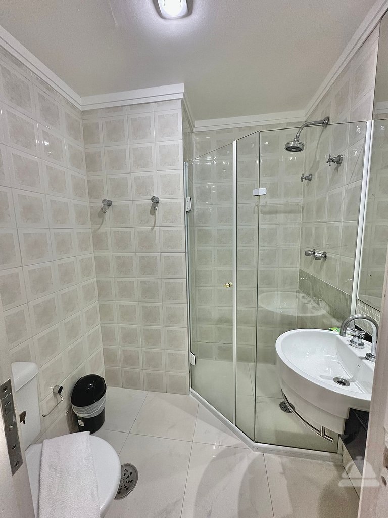 Flat Berrini 2 quartos, 2 suítes, estacionamento gratuito