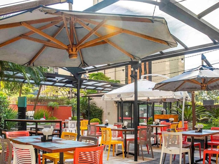 Flat Berrini 2 quartos, 2 suítes, estacionamento gratuito