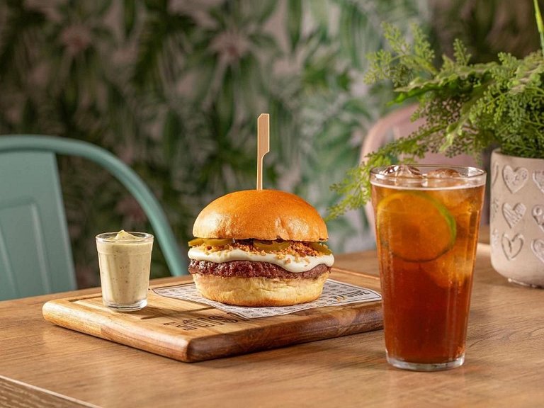 Flat Berrini 2 quartos, 2 suítes, estacionamento gratuito