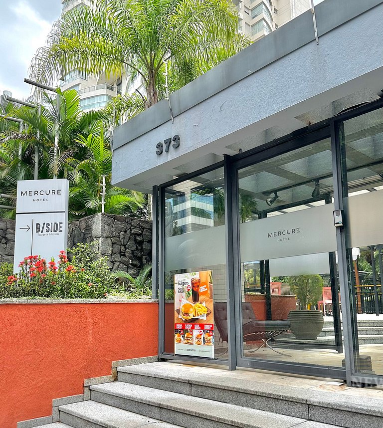 Flat Berrini 2 quartos, 2 suítes, estacionamento gratuito