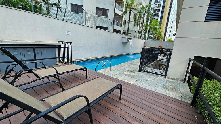 Flat Moderno c/ Janela Antirruído, Garagem, Piscina e Sauna