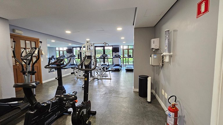 Flat Moderno c/ Janela Antirruído, Garagem, Piscina e Sauna