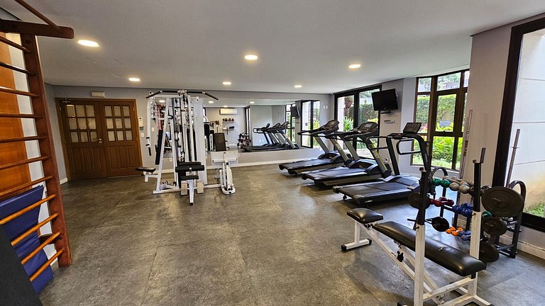 Flat Moderno c/ Janela Antirruído, Garagem, Piscina e Sauna