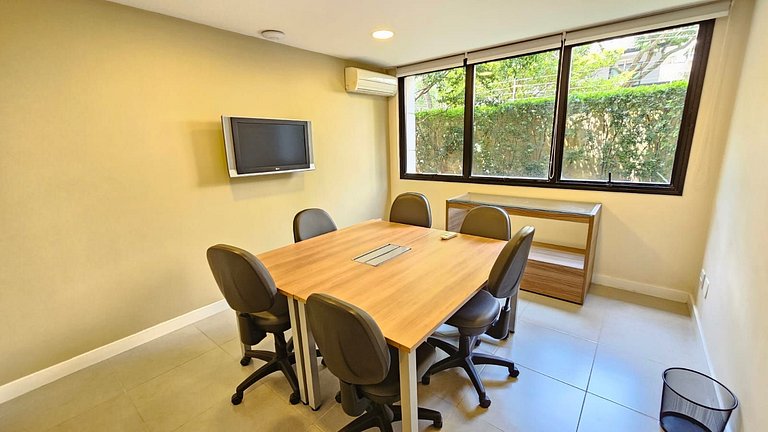 Flat Moderno c/ Janela Antirruído, Garagem, Piscina e Sauna