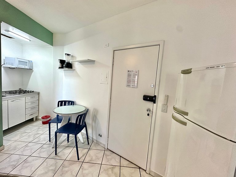 Estúdio, garagem, internet e sacada