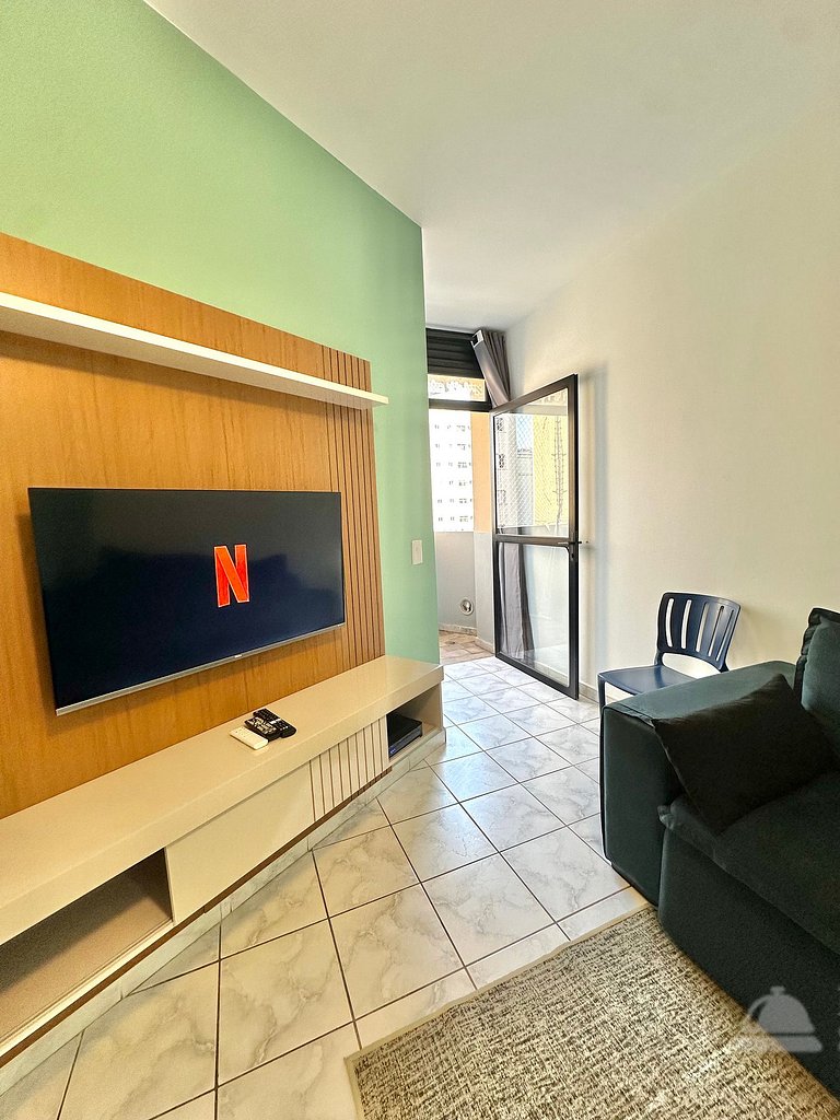 Estúdio, garagem, internet e sacada