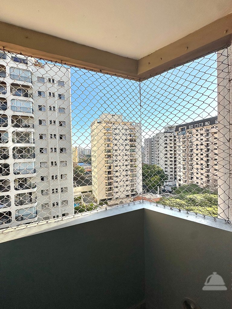 Estúdio, garagem, internet e sacada